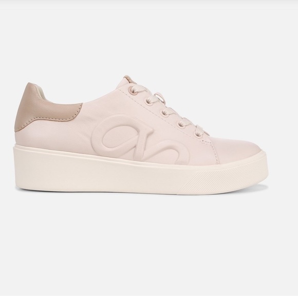 NWT - Naturalizer Morrison Logo Sneakers in Linen Rose/Warm Beige Leather - Picture 3 of 3